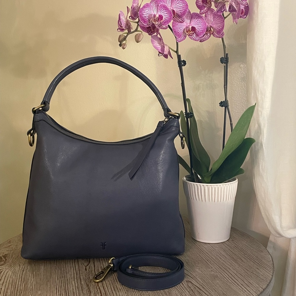 ** FRYE LEATHER HOBO ** Gorgeous blue handbag